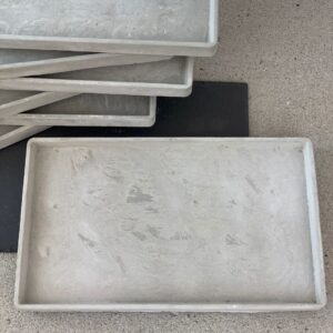 vassoio rettangolare piatto in malta di cemento fatto a mano di misura 28x16 cm