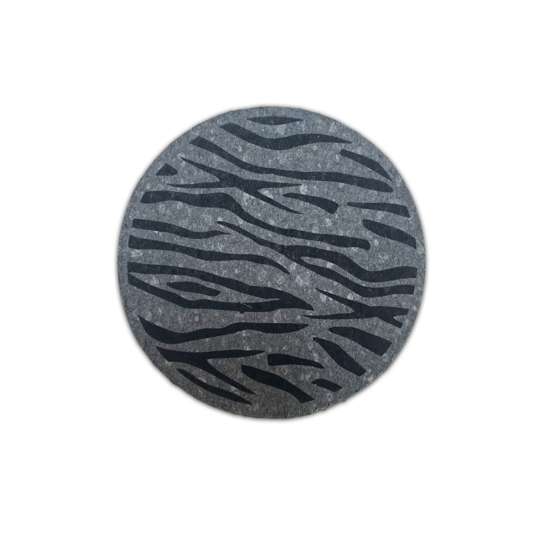 spugna ecologica biodegradabile pop-up rotonda di colore nero con motivo zebrato color nero