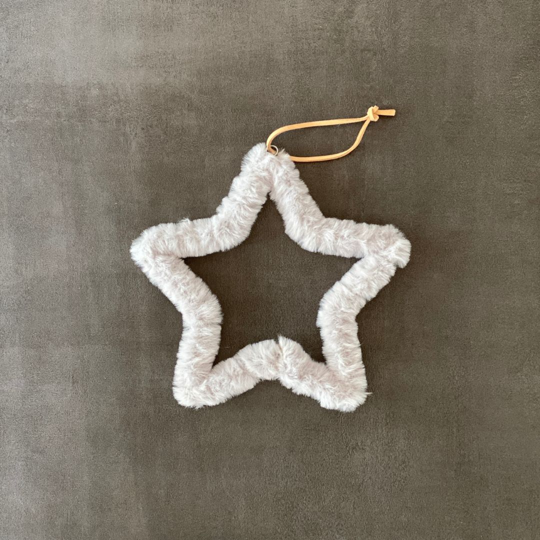 stella natalizia in morbido peluche color grigio chiaro Ø16 con pratico laccio in pelle naturale