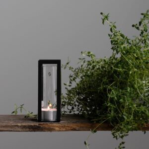 piccola lanterna di design nordico porta candele t-light in metallo nero opaco e vetro