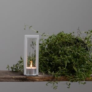 piccola lanterna di design nordico porta candele t-light in metallo bianco opaco e vetro
