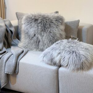 Cuscino con imbottitura 50x50 con fodera in vera pelle di pecora Shansi grigio chiaro naturale snowtop