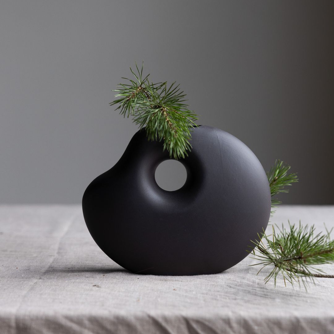 Vaso di design in ceramica opaca antracite