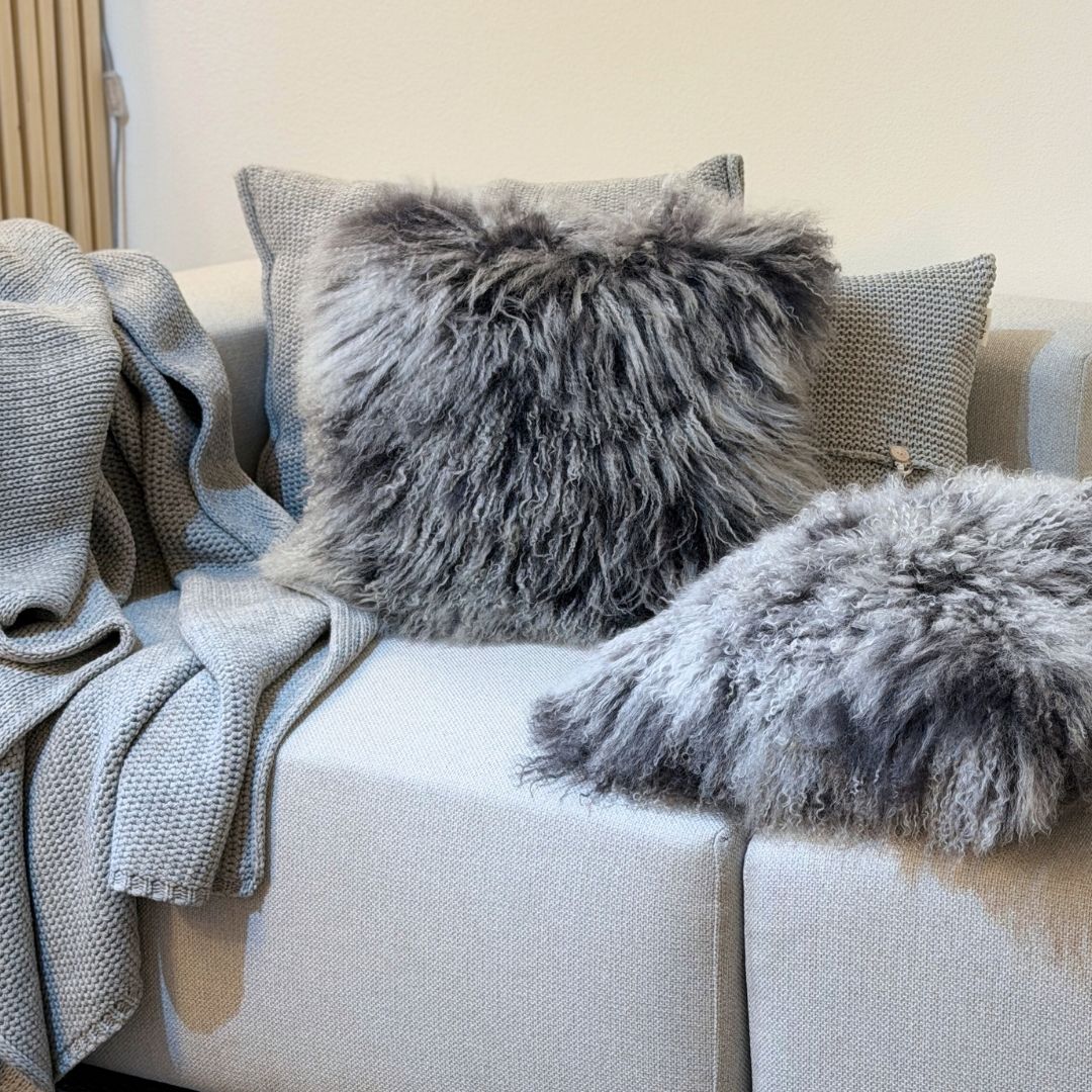 Cuscino con imbottitura 50x50 con fodera in vera pelle di pecora Shansi grigio snowtop