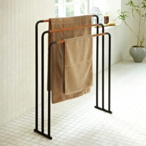 Appendiabiti di design giapponese in acciaio e legno massello verniciato nero