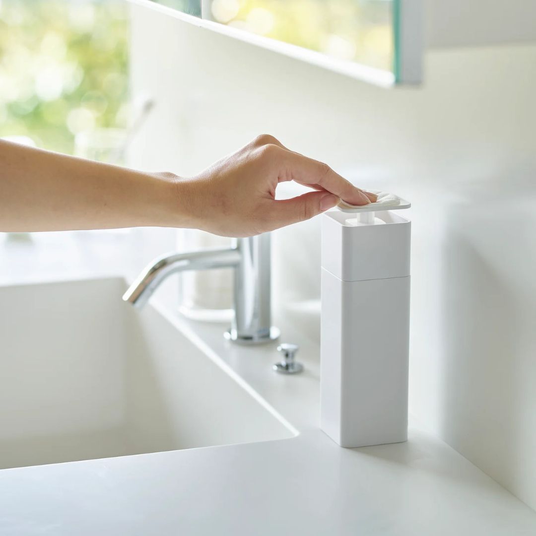 Dispenser sapone liquido a pressione con erogazione one-touch per lavandino cucina o bagno di colore bianco