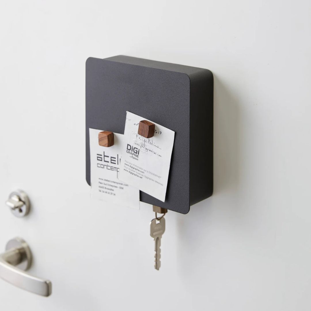 Cassetta portachiavi in acciaio verniciato nero con retro e anta magnetici